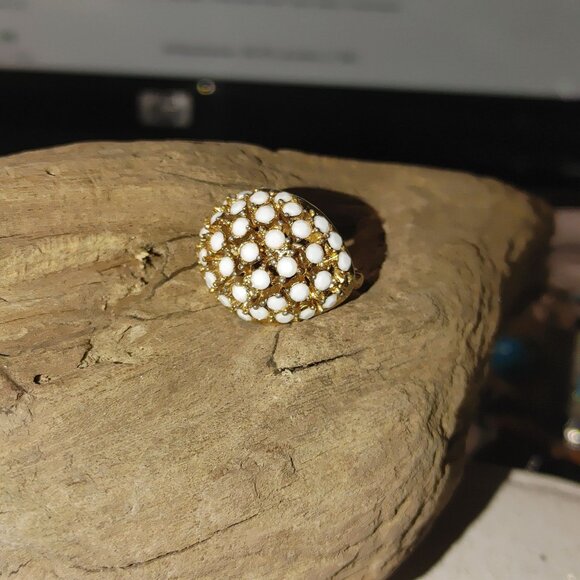 Napier Ring White Cabochons Size 7 Vintage MCM Gold Tone Retro Statement Jewelry - Picture 5 of 15